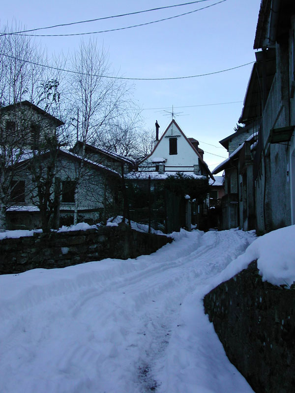 <strong>Montepiatto, abitato innevato - fotografia di Luciano Ronchetti -</strong>