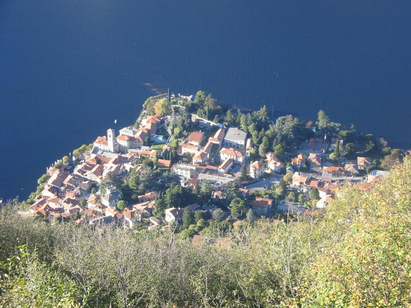 <strong>Vista su Torno da Montepiatto - fotografia di Giacomo Magatti -</strong>